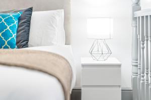 מיטה או מיטות בחדר ב-Wolverhampton 1 Bed Apartment - Top Rated -Netflix - Wifi - 12AC