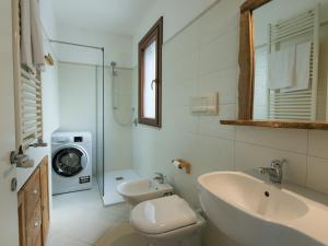 Koupelna v ubytování B&B La Stradella + 29 fotografií