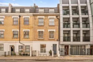una imagen de un edificio de apartamentos en Charming 1 Bedroom Flat with Private Patio - West London, Kensington, Earl's Court, Chelsea en Londres