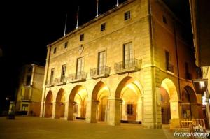 a large brick building with arches and windows at night at Apartaments Puigcardener BX in Manresa