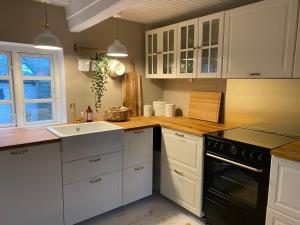 Kuchyň nebo kuchyňský kout v ubytování Sofie's Hus - Munkgaard + 19 fotografií