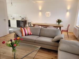 a living room with a couch and a table at Haus Sonnen mit 3 Apartments in Nettetal