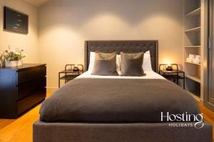 Postel nebo postele na pokoji v ubytování Stylish Luxury Apartment in The Centre of Henley