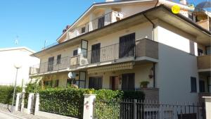 Το κτήριο όπου στεγάζεται  το διαμέρισμα