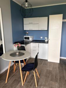 Kuchyňa alebo kuchynka v ubytovaní Resort EDEN domki, apartamenty i pokoje