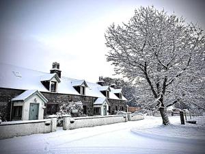 План на етажите на Rosemount Bothy - Highland Cottage