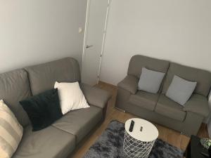 A seating area at Apartamento céntrico a 1km de la playa.