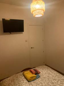 A bed or beds in a room at Apartamento céntrico a 1km de la playa.