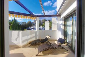 Balkón alebo terasa v ubytovaní 2036 modern golden beach duplex penthouse