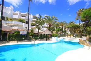 Bazén v ubytovaní 2036 modern golden beach duplex penthouse alebo v jeho blízkosti