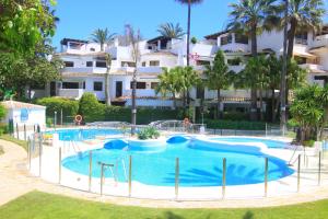 Bazén v ubytovaní 2036 modern golden beach duplex penthouse alebo v jeho blízkosti