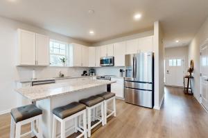 Dapur atau dapur kecil di Friendship Creek --- 33827 Coldstream St