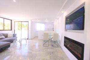 Fotografie z fotogalerie ubytování 1094 modern duplex penthouse on the beach v destinaci Marbella