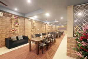 Posezení v ubytování Hotel Lemon Suites & Banquet Noida Sector 62