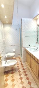 a bathroom with two toilets and a sink and a tub at Villetta Francese in Baja Sardinia