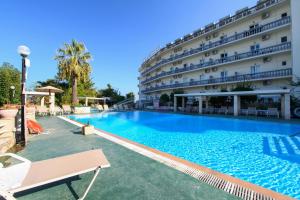 Bazén v ubytování Potamaki Beach Hotel nebo v jeho okolí