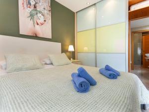 A bed or beds in a room at Apartment Sants-Montjuic Rambla Badal by Interhome