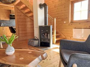 Posezení v ubytování Chalet Hütte Buchfink by Interhome