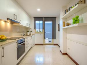 Kuchyňa alebo kuchynka v ubytovaní Apartment Maritimo by Interhome