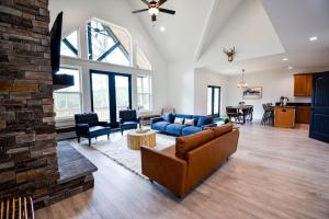 Χώρος καθιστικού στο Mountain Peak Lodge: Where Games and Views Meet
