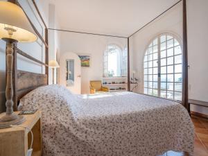 Łóżko lub łóżka w pokoju w obiekcie Holiday Home La Proue by Interhome