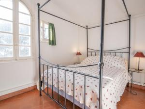 Łóżko lub łóżka w pokoju w obiekcie Holiday Home La Proue by Interhome
