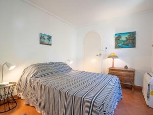 Łóżko lub łóżka w pokoju w obiekcie Holiday Home La Proue by Interhome