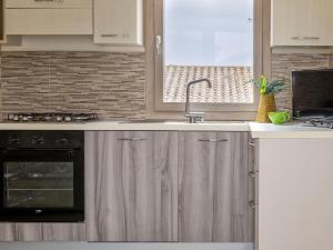 Η κουζίνα ή μικρή κουζίνα στο Studio Luca by Interhome +24 φωτογραφίες