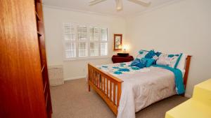 Ένα ή περισσότερα κρεβάτια σε δωμάτιο στο 3 Palms East