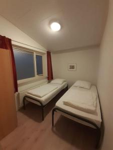 Un pat sau paturi într-o cameră la Saevis tranquillus in undis in de IJsvogel