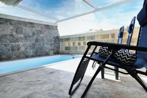 Ġarra Farmhouse with Heated Pool 내부 또는 인근 수영장