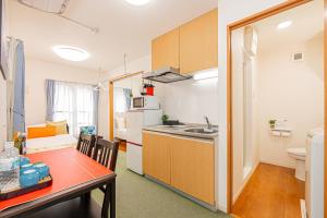 Een keuken of kitchenette bij close KYARA HOTEL 亀戸201