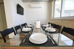 Ġarra Farmhouse with Heated Pool TV 또는 엔터테인먼트 센터