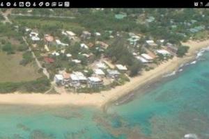 Een luchtfoto van Shacks beachfront 2bdrm w/deck