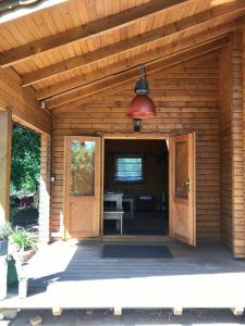 Imagine din galeria proprietății FEWO PARTNERS Haus Clemens - Gemütliches Holzhaus mit Grundstück nahe Badesee în Königs Wusterhausen