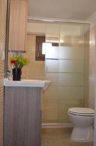 A bathroom at Villa mare blu al Ciolo