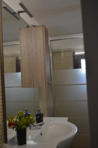 A bathroom at Villa mare blu al Ciolo
