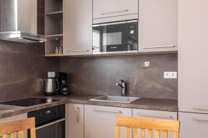 Kuchyňa alebo kuchynka v ubytovaní Apartments Mialis