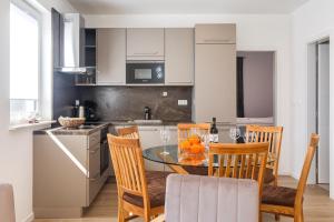 Kuchyňa alebo kuchynka v ubytovaní Apartments Mialis