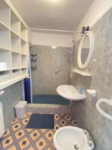 a bathroom with two sinks and a mirror at Villetta Cortona in Marina di Pietrasanta