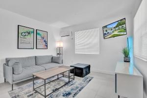 a living room with a couch and a table at Hallandale Beach Family Vacation Home Backyard in Hallandale Beach