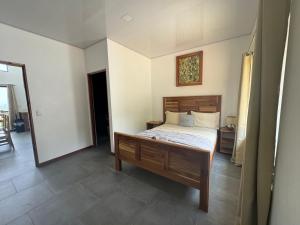 a bedroom with a bed and a mirror at Canavida Villas & Resort in Uvita