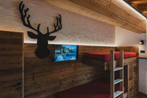 Palanda nebo palandy na pokoji v ubytování Rifugio Lago Malghette