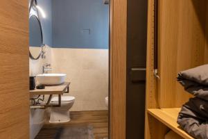 a bathroom with a toilet and a sink at Volta 8 Apartments in Rho