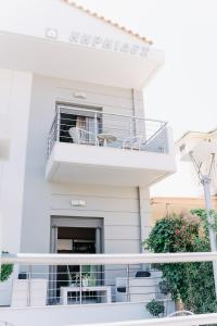 Afbeelding uit fotogalerij van Niriides Apartments in Kourouta