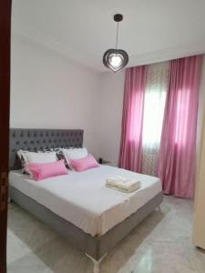 Postel nebo postele na pokoji v ubytování Beautiful apartment in lac2 1 min away from Tunisia Mall + 27 fotografií