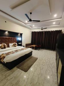 a bedroom with a large bed and a couch at maharaja resort in Candolim