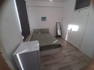 a small bedroom with a bed and a door at Nice single bedroom near QMC in Nottingham