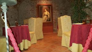 Foto dalla galleria di Hotel Palazzo Di Mezzo a Carrù Altre 41 foto