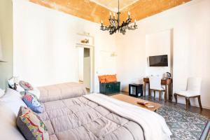 a living room with a large bed and a table at Binario 91 Rooms in Palermo